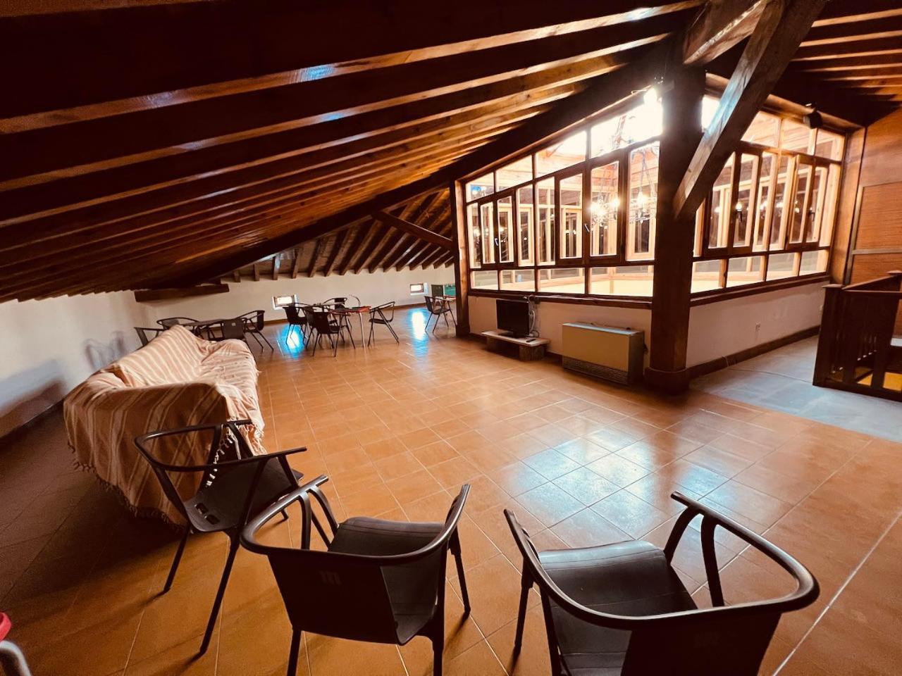 Albergue Pinares - La Casona De Revenga Regumiel de la Sierra ภายนอก รูปภาพ