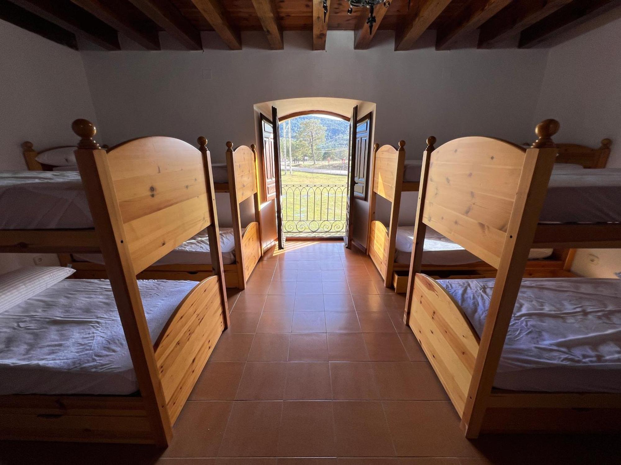 Albergue Pinares - La Casona De Revenga Regumiel de la Sierra ภายนอก รูปภาพ