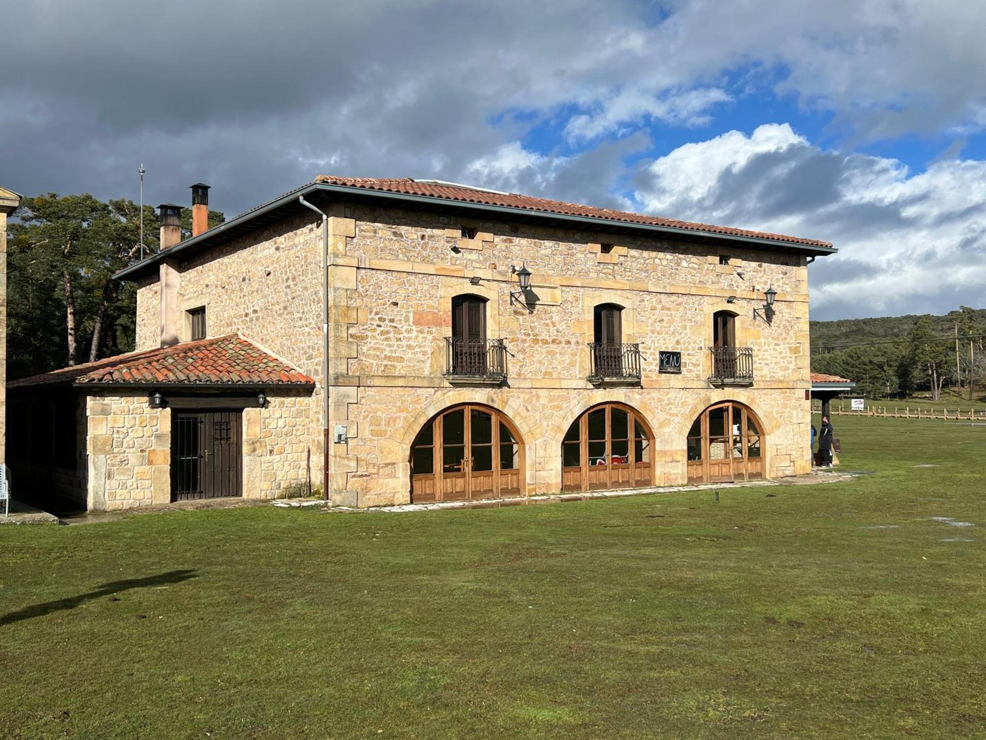 Albergue Pinares - La Casona De Revenga Regumiel de la Sierra ภายนอก รูปภาพ
